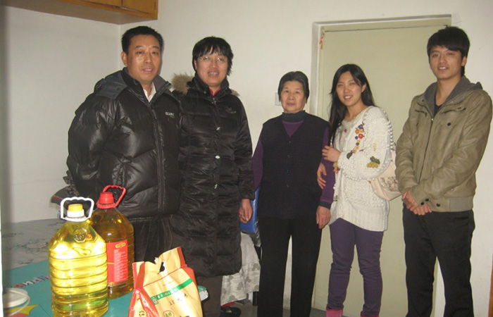 北京中隧给劲松街道所辖社会贫困家庭送温暖