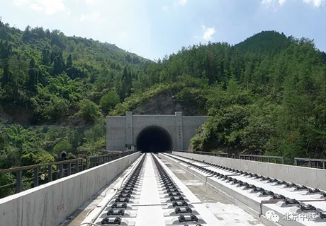 渝利铁路南白洞隧道