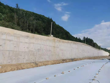 通化管廊项目金厂大街道路高边坡防护工程顺利完工